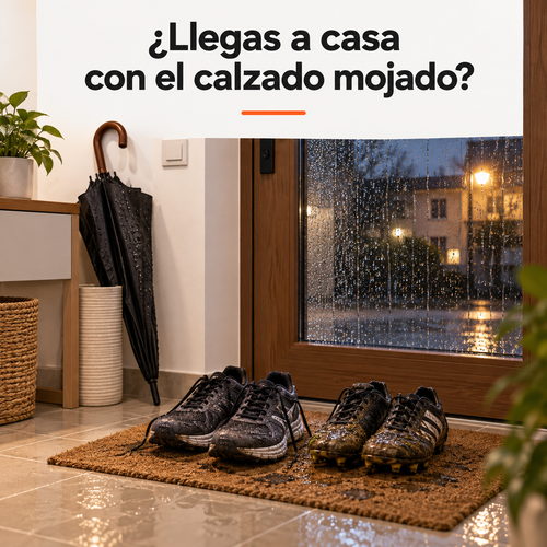 Zapatillas y botas de fútbol mojadas en el recibidor un día de lluvia